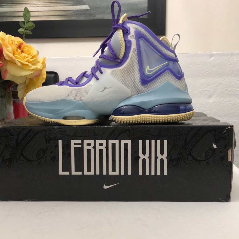 NIKE LEBRON XIX GS AURA/CITRON BASKETBALL SNEAKERS BOYS-GIRLS SIZE 6Y